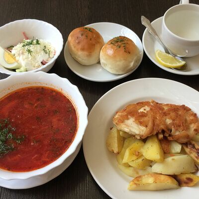 Ланч с борщом и курочкой по-столичному в Братик Томатик по цене 349 ₽