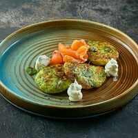 Оладьи из цукини с лососем в Двор Помидор