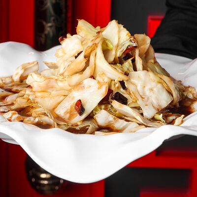 Жареная тонко нарезанная капуста в соусе в J.Z. Peking Duck по цене 850 ₽