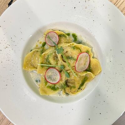 Тортеллини с креветками и лососем в Кофестория по цене 720 ₽