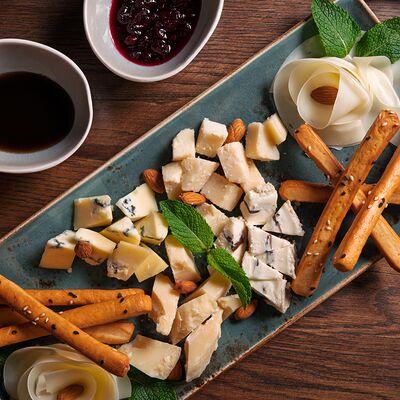 Сырная тарелка в Buffalero di Mare по цене 2200 ₽