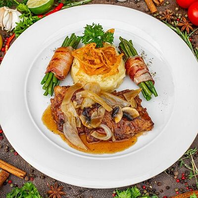 Печень теленка по-берлински с луковым соусом в Paulaner Wirtshaus Polyanka по цене 850 ₽