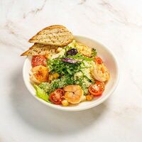Салат Цезарь с креветками в Бинхартс