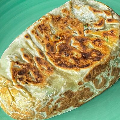 Кок-самса с зеленью и сулугуни в Навруз по цене 180 ₽