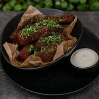 Чернокожие гренки под белым соусом в Синий пони