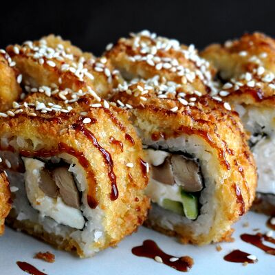 Угорь темпура урамаки в Rollup по цене 595 ₽