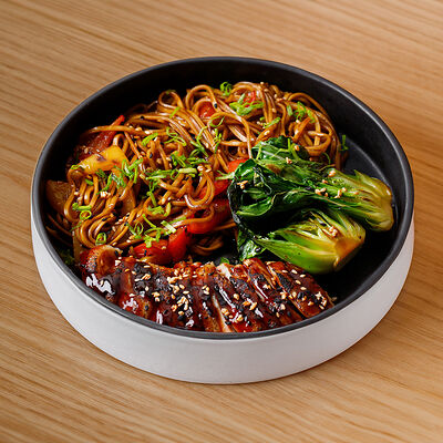 Вок с курицей в Kenobi по цене 690 ₽