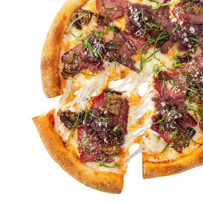 С пастрами из говядины и сладким луком круглая в Zotman Pizza по цене 980 ₽