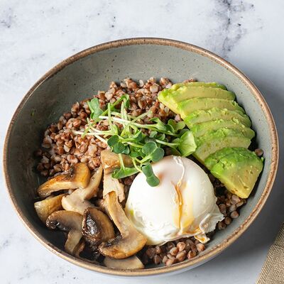 Боул с гречкой и яйцом пашот в Кэрри по цене 310