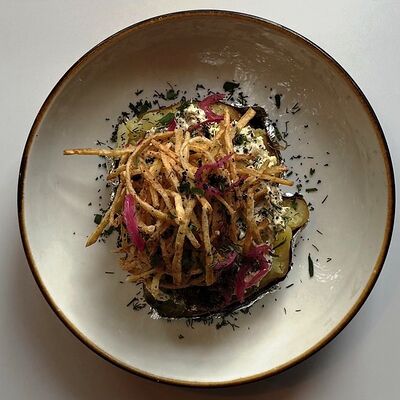 Запеченный картофель с копченой скумбрией и картофелем пай в CASPARY BRAU по цене 490 ₽