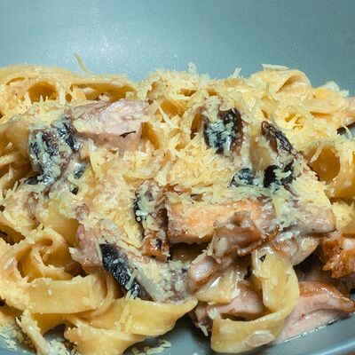 Паста с курицей и грибами в Co.mein по цене 580 ₽