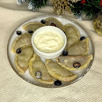 Вареники с вишней и сметаной в Debaton по цене 228