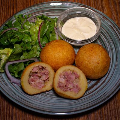 Кнедлики с копченной грудинкой в Кнедлик по цене 480 ₽