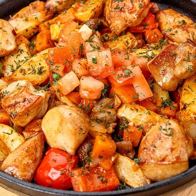 Жаровня со свининой и овощами в Царь-еда по цене 510 ₽