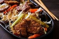 Рисовая лапша с говядиной в Чайна Тун