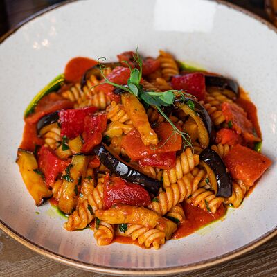 Фузилли с печёным перцем в томатном соусе в Старый город по цене 350