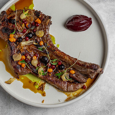 Корейка мангалицы, мясной соус, ягоды в 19 по цене 1430 ₽