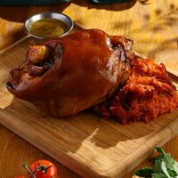 Свиная рулька с бигусом в BBQ Beer Restaurant