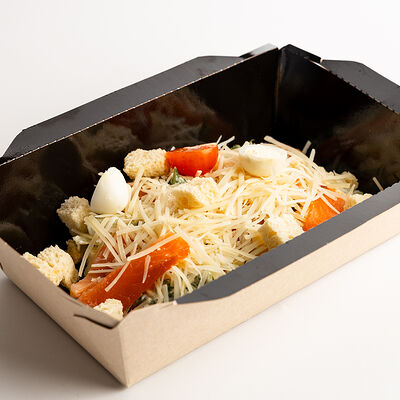 Цезарь со слабосоленым лососем в XO Complex по цене 585 ₽