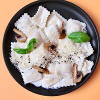 Равиоли с курицей и грибами в Папи бар