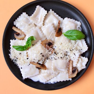 Равиоли с курицей и грибами в Папи бар по цене 550 ₽