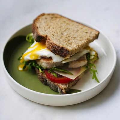 Сэндвич с индейкойв Yumbaker home по цене 1175 ₽