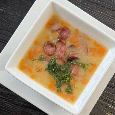 Суп гороховый с колбасками подкопченными в Длинный нос по цене 200 ₽