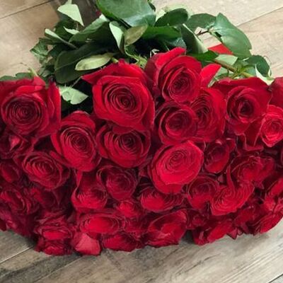 51 красная Розав Клубника в шоколаде Simple Berry по цене 37890 ₽