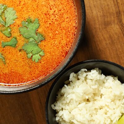 Том Ям средний с креветкамив Tom-Yam по цене 730 ₽