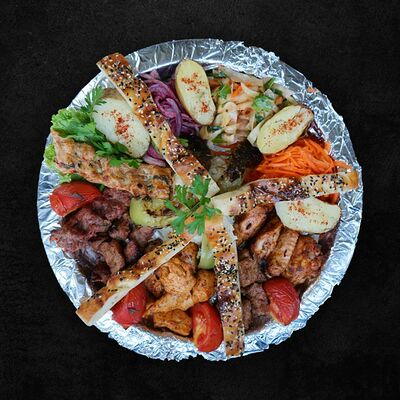 Блюдо на компанию S в Sultan Kebab по цене 7500 ₽