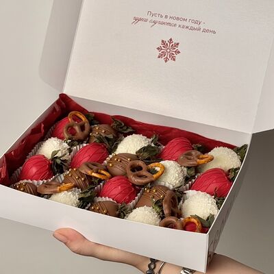 Клубничная шкатулка 20 ягод в Клубника в шоколаде Barberry по цене 6500 ₽
