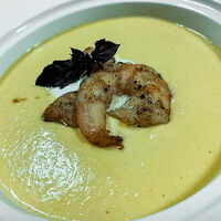 Крем-суп из лосося с креветками в Вкусснов