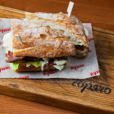 Сэндвич с пастрами и глазуньей в Горячо по цене 680 ₽