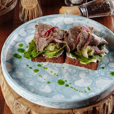 Брускетта с ростбифом в Потроха по цене 259