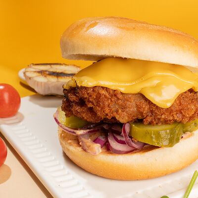 Криспи чикен бургер в Lars Vegans по цене 450 ₽