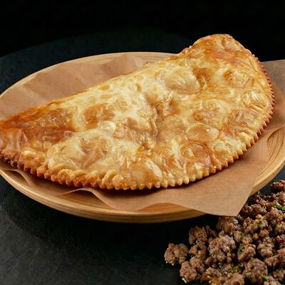 Чебурек с мясом (свинина-говядина)в Винегрет по цене 320 ₽