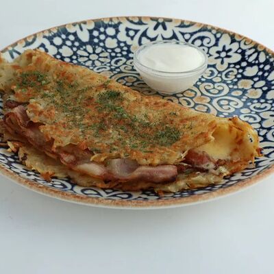 Драник с беконом, сыром и соусом тартар в Мука по цене 600 ₽