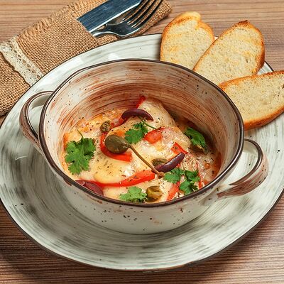 Жареный сулугуни с томатами и тостами в Караоке Соло по цене 350 ₽