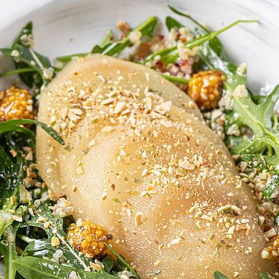 Овощной салат с грушей и киноа в Перчини на огне по цене 430