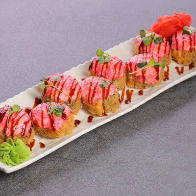 Ролл запеченный Цезарь с курицей в Mir love по цене 724 ₽