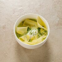 Каша из зеленой гречи с пармезаном, соусом песто и яйцом пашот в Этажи