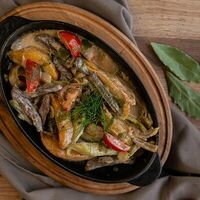 Сковородочка с говядиной, в сливках, болгарским перцем и спаржей в Терраса