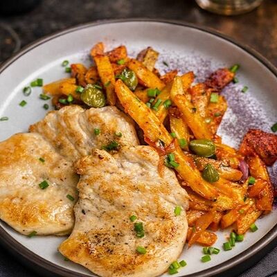 Ломо-сальтадо с курицей в Kirova street по цене 470 ₽