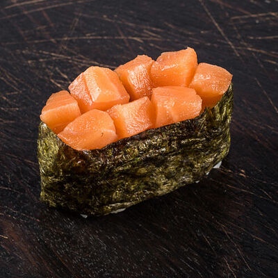 Спайси суши с лососем в Тапчан по цене 250 ₽