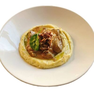 Печень индейки с грибами в перечном соусе с картофельным пюре в АндерСон по цене 520 ₽