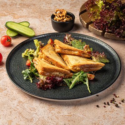 Теплый сэндвич по-грузински в Хинкальная Кинза по цене 660 ₽