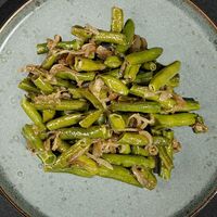 Фасоль стручковая с луком в Yellow Chicken