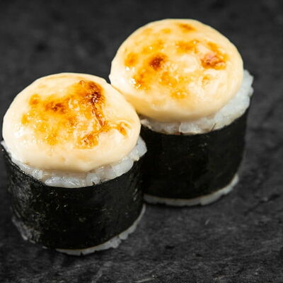 Мини ролл с лососем запеченный в Good Food по цене 448 ₽