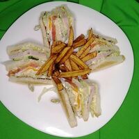 Клаб сэндвич с курицей в Pitstop