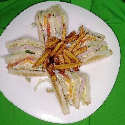 Клаб сэндвич с курицей в Pitstop по цене 610 ₽